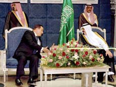 Saudi dan Mesir Dukung Abbas, Kritik Hamas